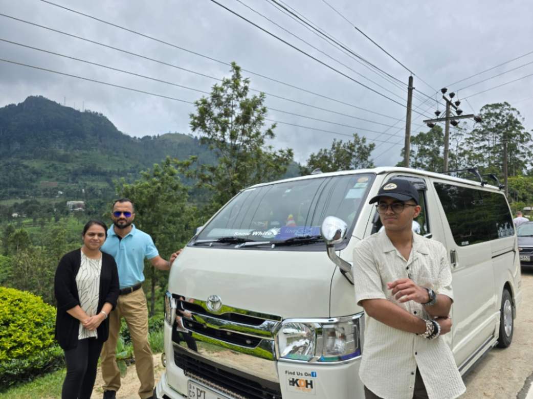 Tour vehicle